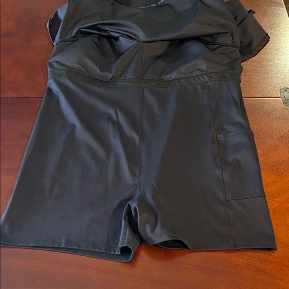 GAPfit Black V-Neck tank active dress - Picture 6 of 8